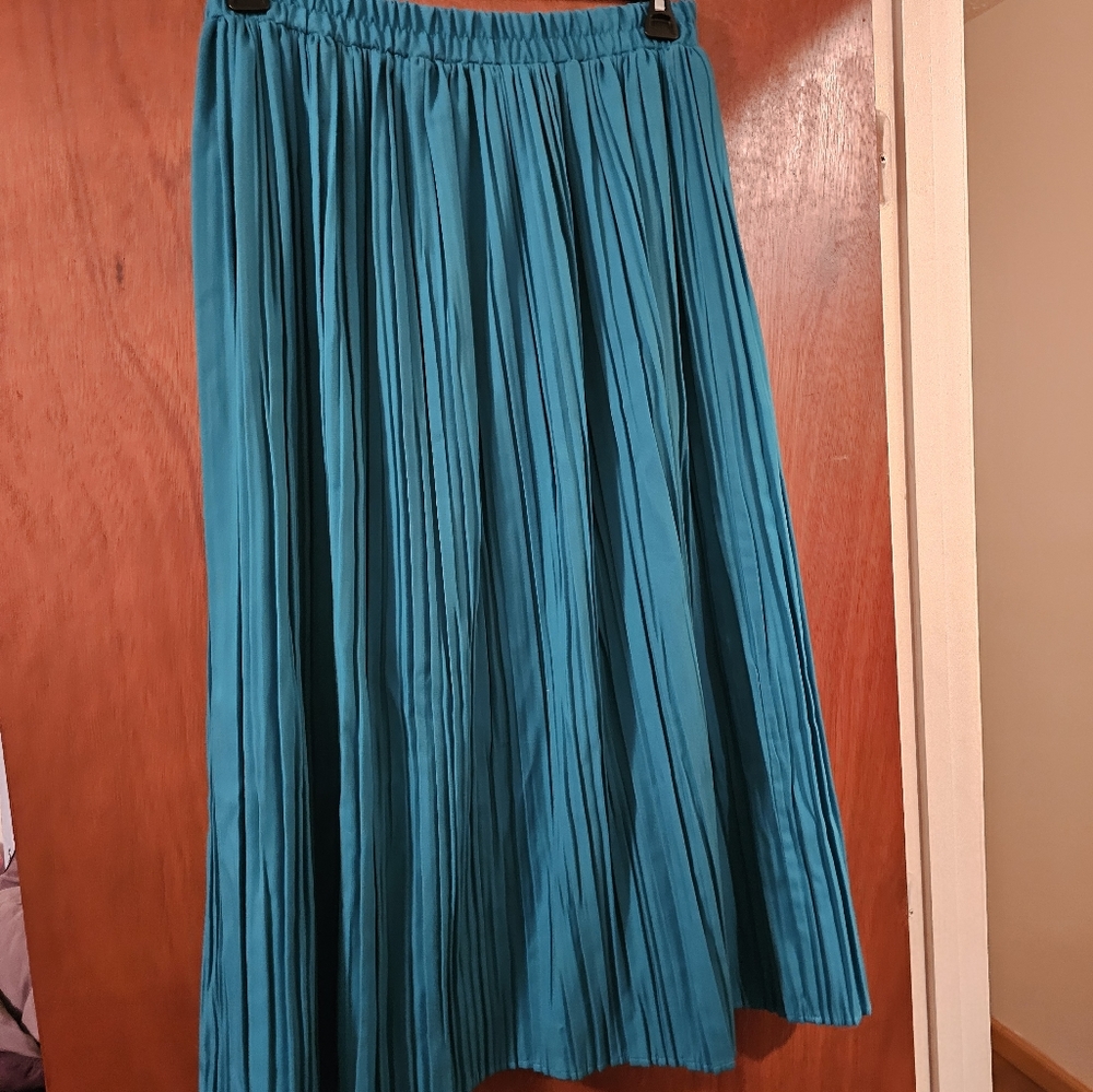 That's me pleated skirt